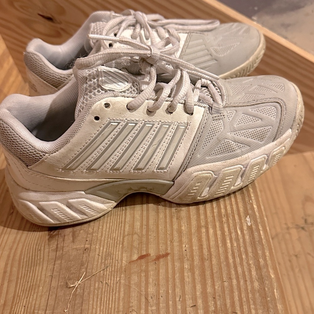 K-Swiss girl’s white Varsity tennis shoes